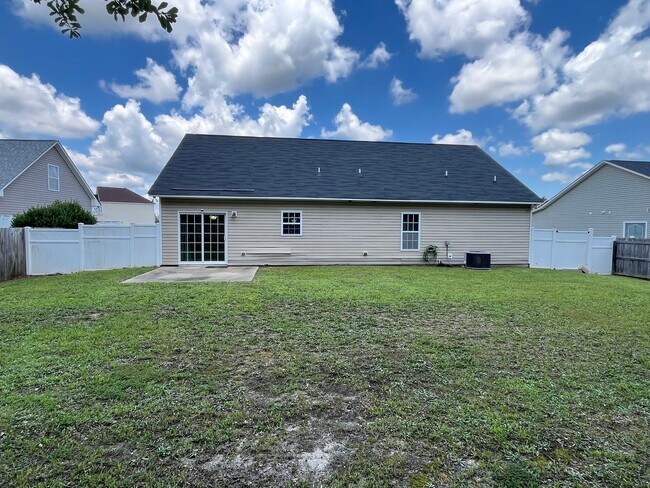 Building Photo - Spacious 3 Bed, 2 Bath Home in Westgate
