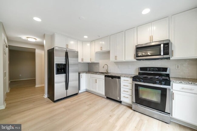 Building Photo - 249 Flagstone Rd