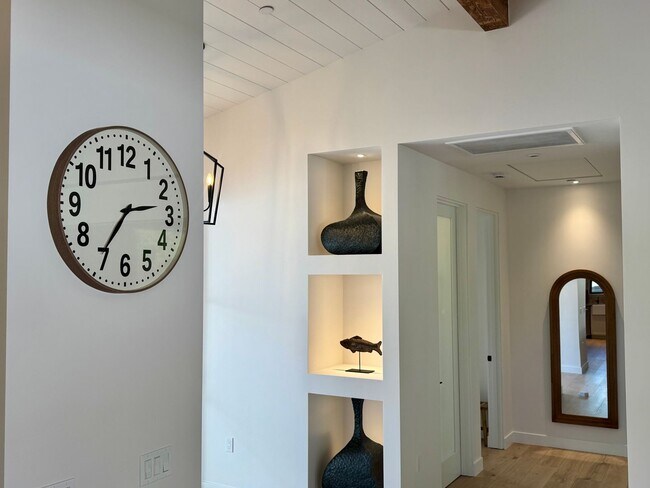 Building Photo - 1910 Raymond Ln