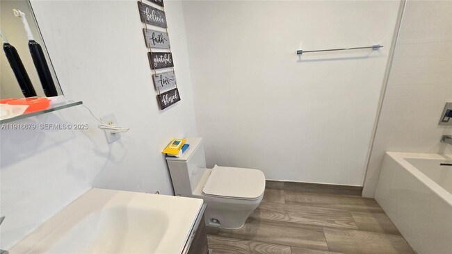 Building Photo - 9261 E Bay Harbor Dr