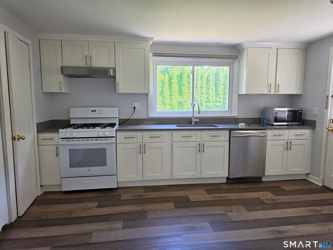 Building Photo - 68 Geissler Dr