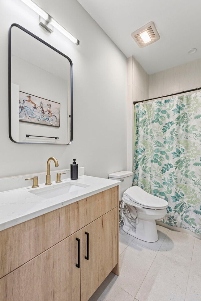 Building Photo - 6246 N Pulaski Rd