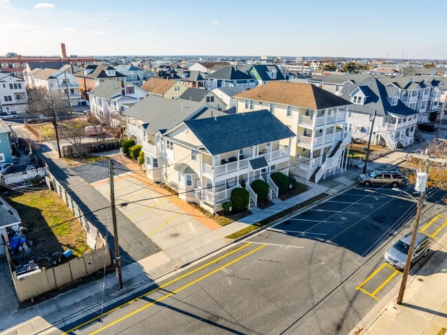 Building Photo - 142 E Youngs Ave