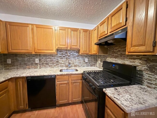 Building Photo - 5 Edinburgh Ct