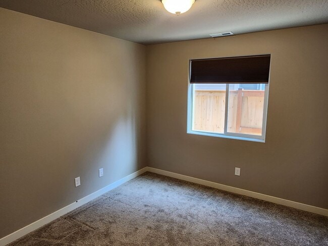 Building Photo - New 3 bedroom Hayden Home