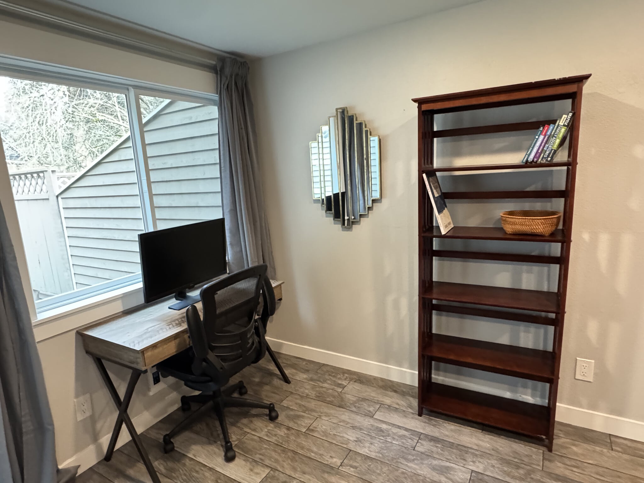 Building Photo - 9612 NE 121st Ln