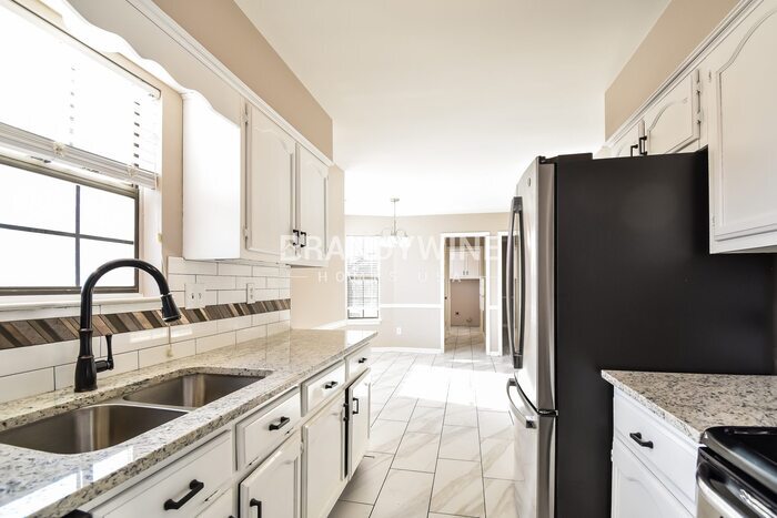 Building Photo - 7215 Grapevine Cove