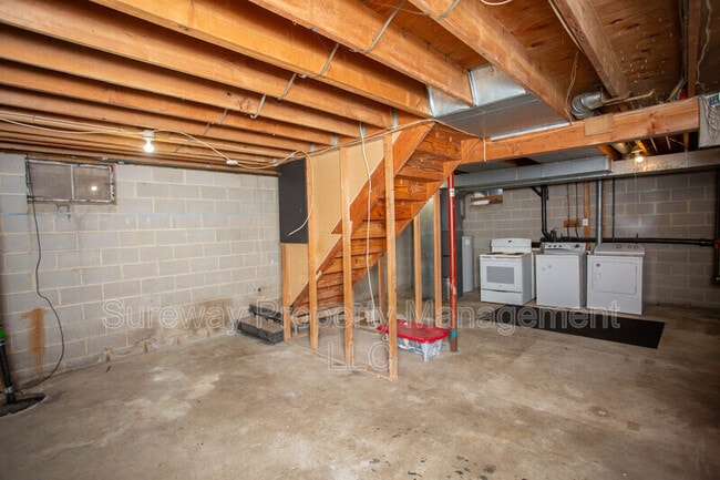 Building Photo - 5729 Irving Ave