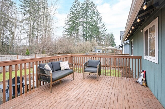 Building Photo - Spacious 3-Bedroom Home with Deck & Fenced Yard