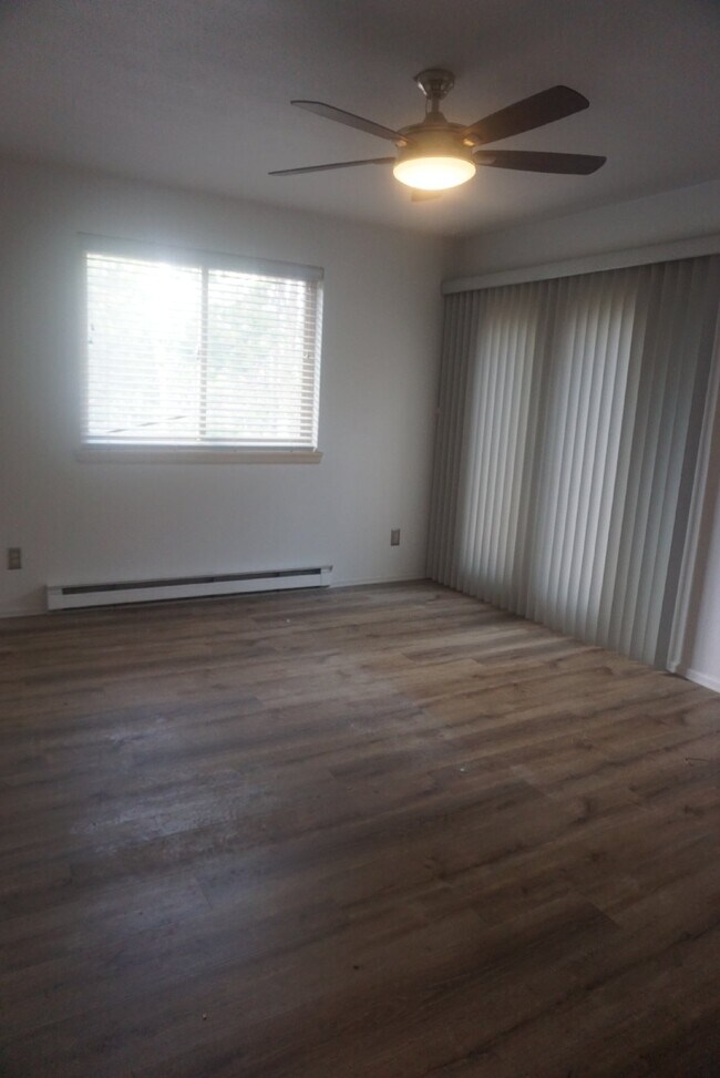 Building Photo - Great House off Brook Forest!