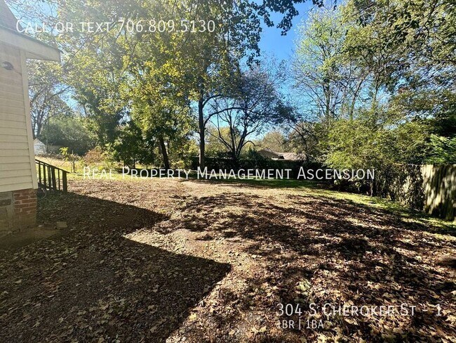 Building Photo - 304 S Cherokee St