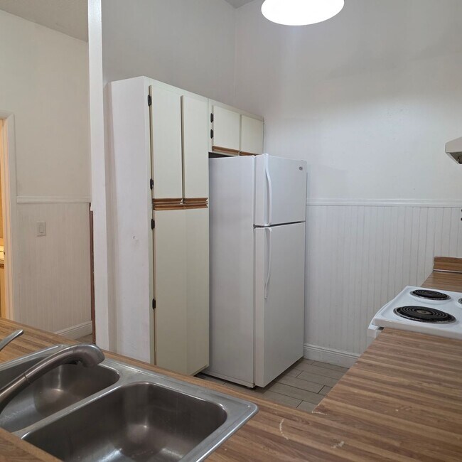 Building Photo - 6031 Scotchwood Glen