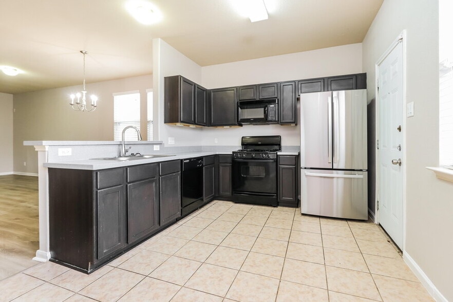 Building Photo - 13007 Echo Landing Dr
