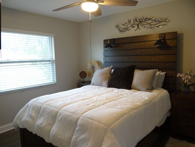 Building Photo - Charming 3-Bed, 2-Bath Pool Home in Desirable Winter Springs