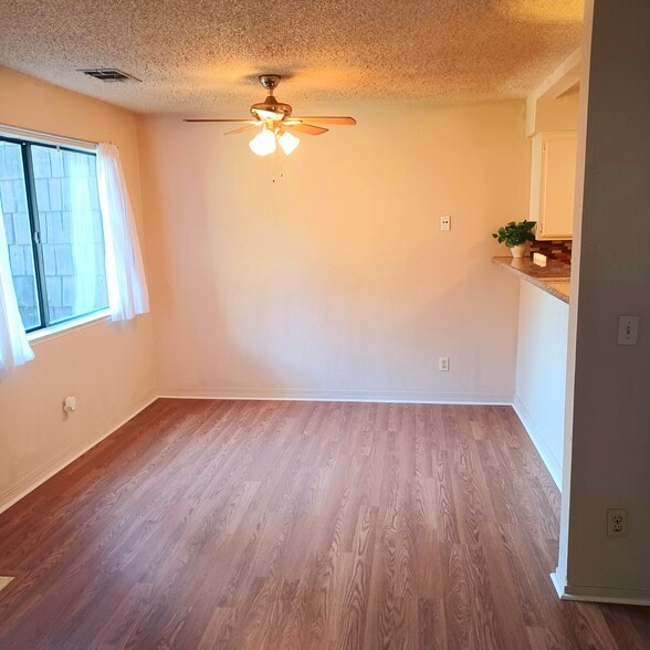 Dining Room - 1190 S Winery Ave