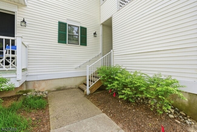 Building Photo - 130 Smithfield Ct