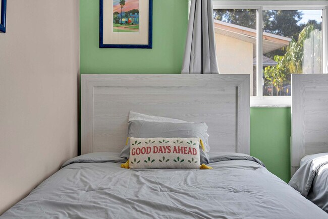 Building Photo - 897 Imperial Dr