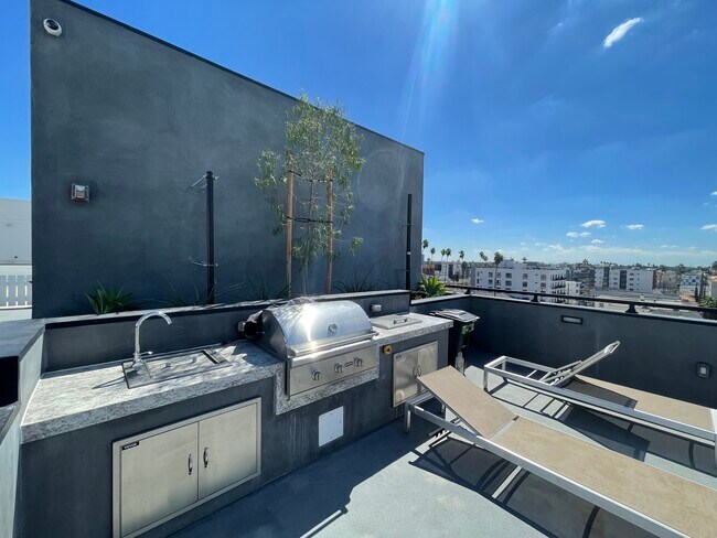 Building Photo - 846 S Mariposa Ave