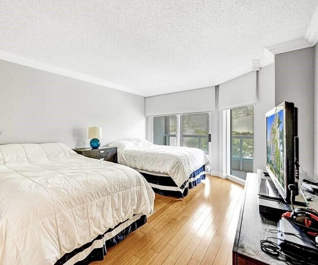 Building Photo - 21055 Yacht Club Dr