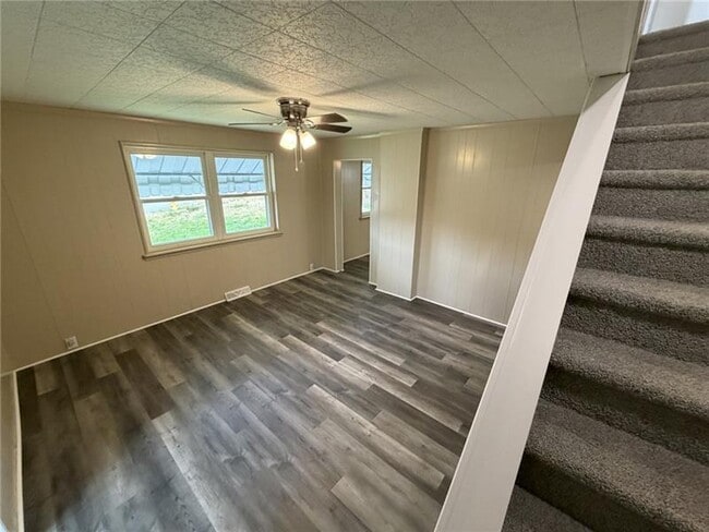 Building Photo - 1156 Eisenhower Dr