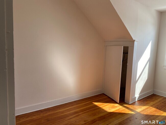 Building Photo - 51 Indian Neck Ave