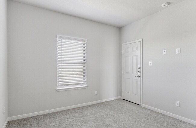 Building Photo - "Charming 3-Bedroom Duplex in San Antonio with Granite Elegance!"