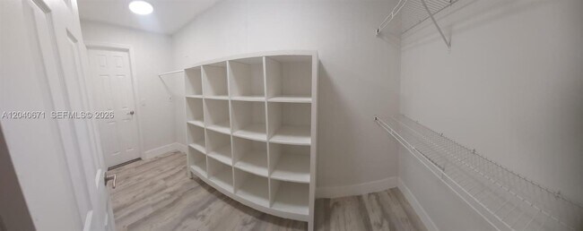 Building Photo - 13060 Vista Isles Dr