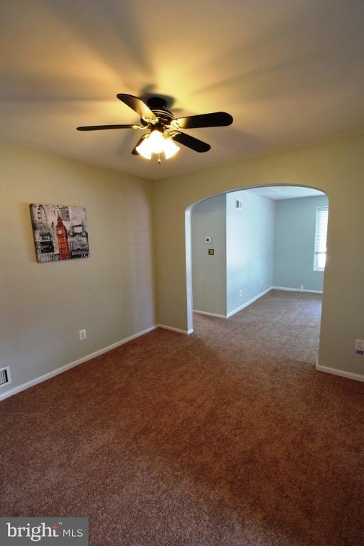 Building Photo - 1507 Oakview Dr