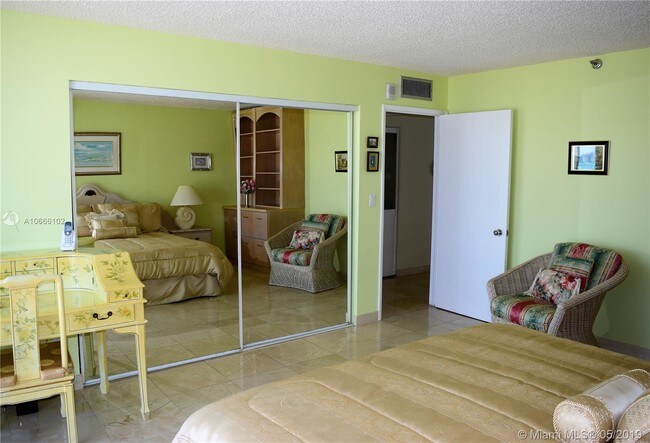 Building Photo - 6061 Collins Ave
