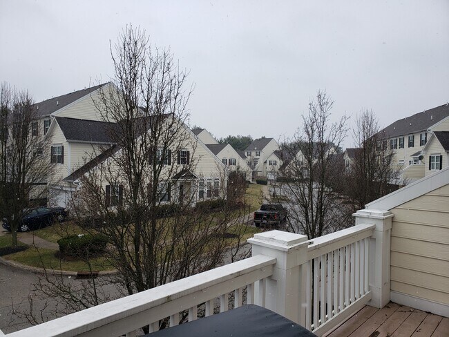 Building Photo - 1059 Bluffway Dr