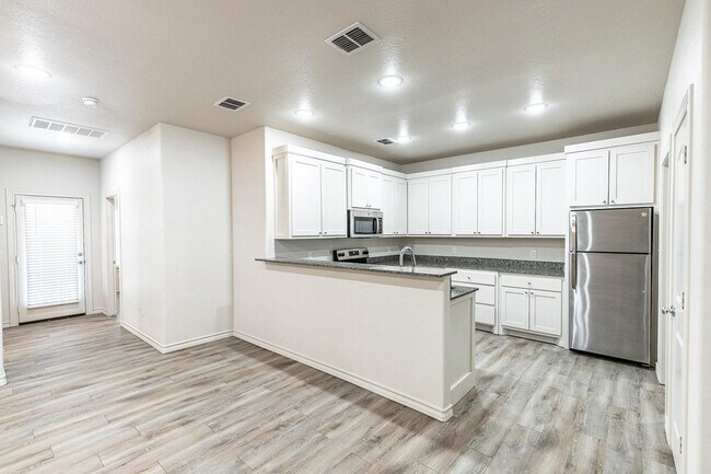 Building Photo - 5507 Kemper St