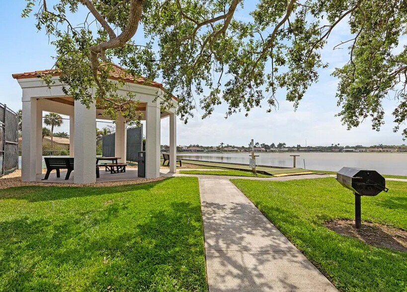 Building Photo - 7848 Emerald Cir
