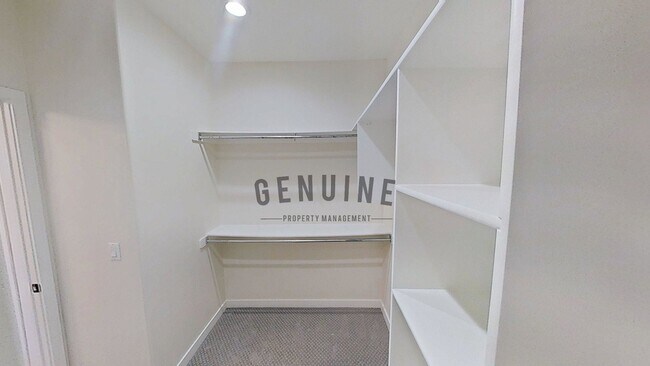 Building Photo - 3Bd 2.5Ba Tri-Level Home w/Rooftop Deck