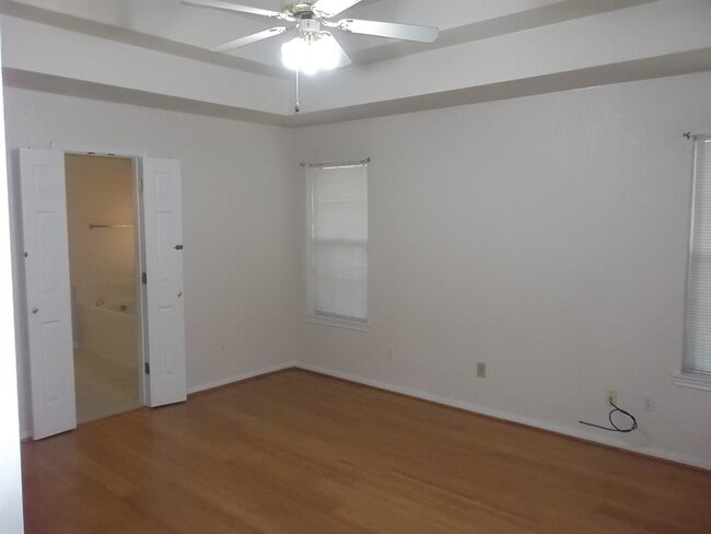 Building Photo - 2703 Kinney Dr