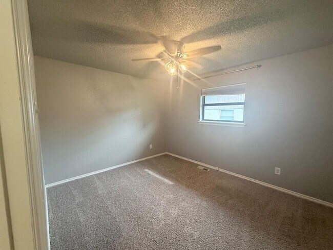 Building Photo - 405 Partridge Ln