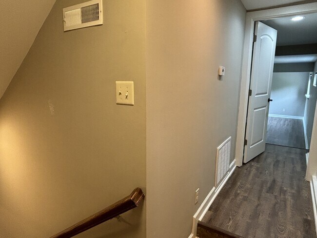 Building Photo - 1024 Kessler