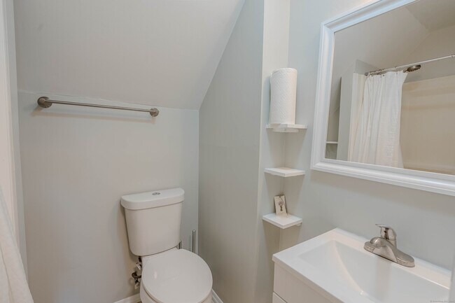Building Photo - 37 Quintard Ave