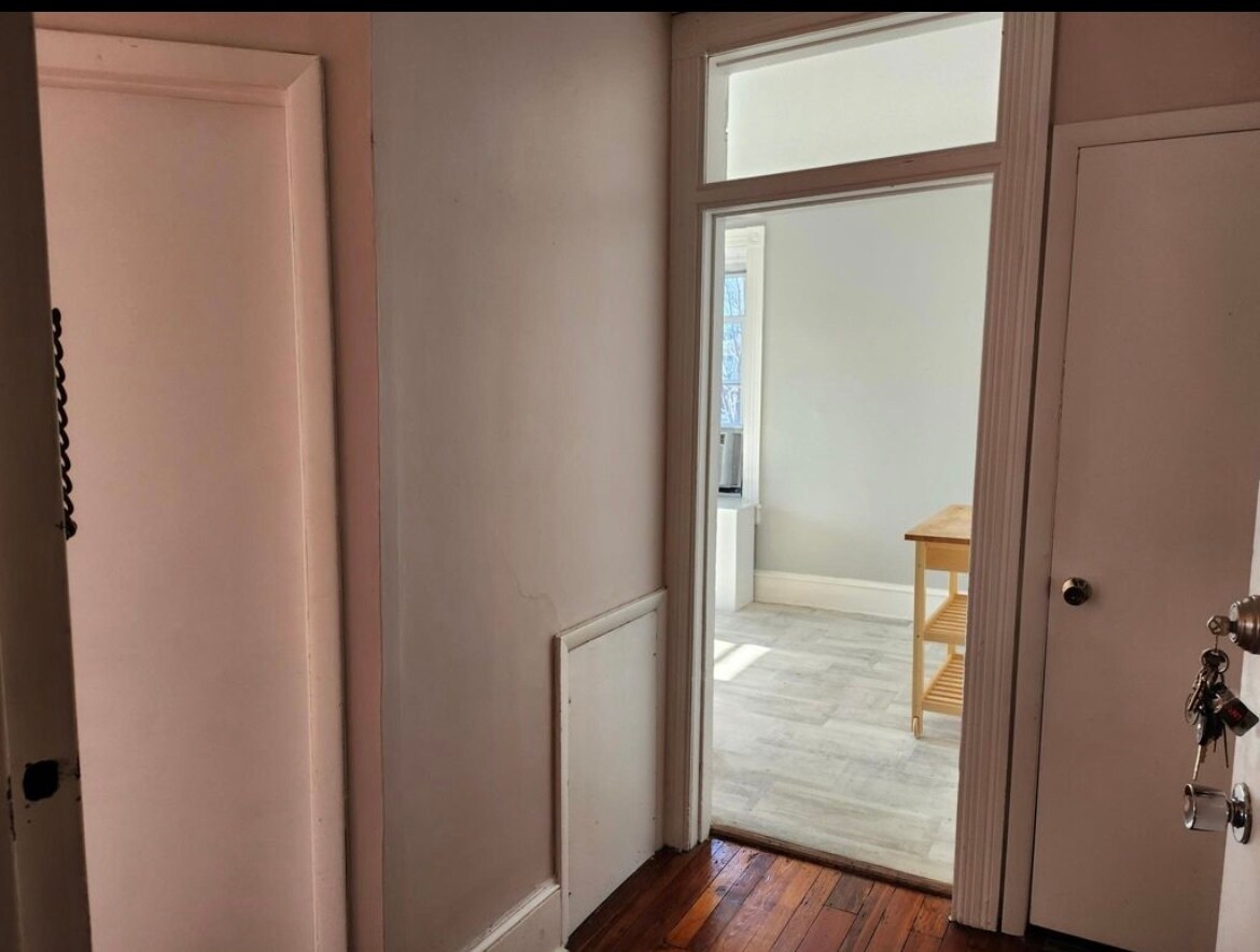 Building Photo - 163 Sumac St