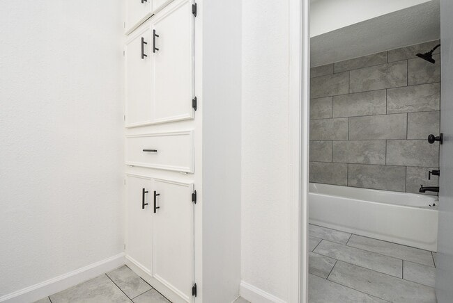 Building Photo - 15814 Winding Moss Dr