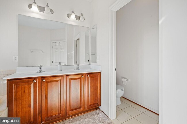 Building Photo - 12 Popes Creek Ln