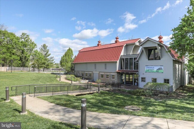 Building Photo - 311 S Buckmarsh St