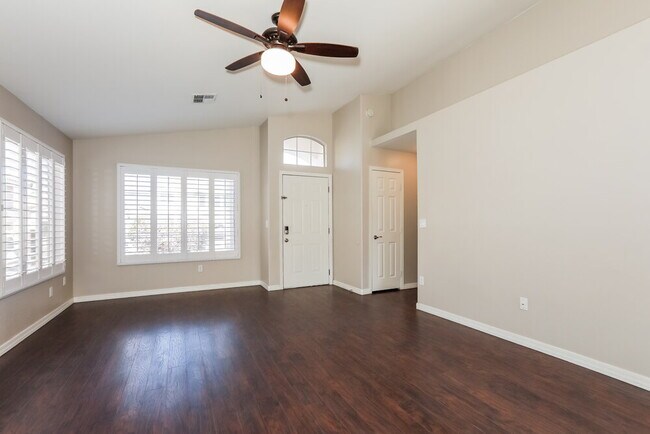 Building Photo - 867 E Morelos St