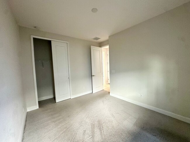 Building Photo - Centrally Located in Growing Area, Gated Community!