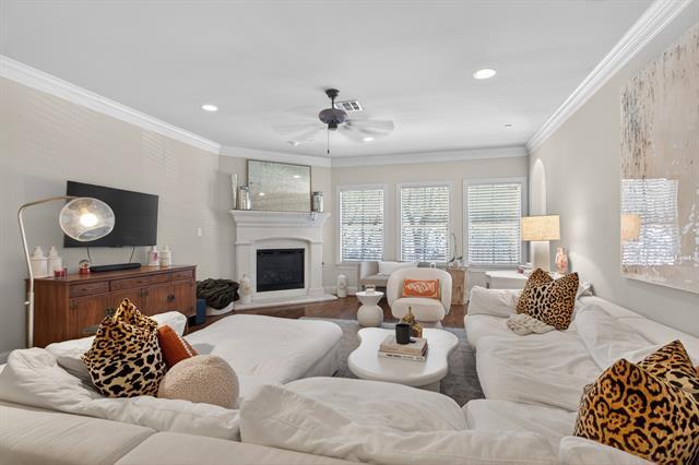 Building Photo - 5801 Hillcrest Ave