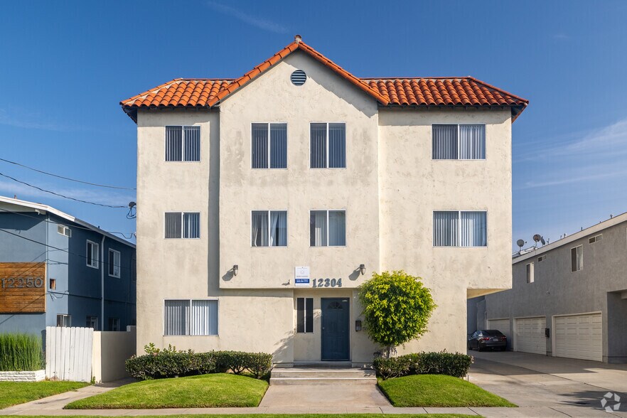 Building Photo - 12304 Grevillea Ave.