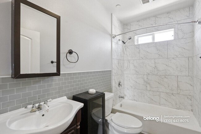 Building Photo - 1616 W 39th Pl