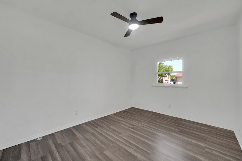 Building Photo - 4622 Bayview Dr