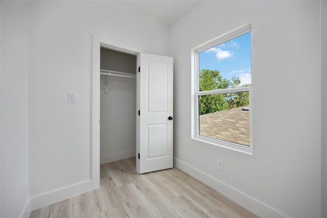 Building Photo - 5605 Tommye St