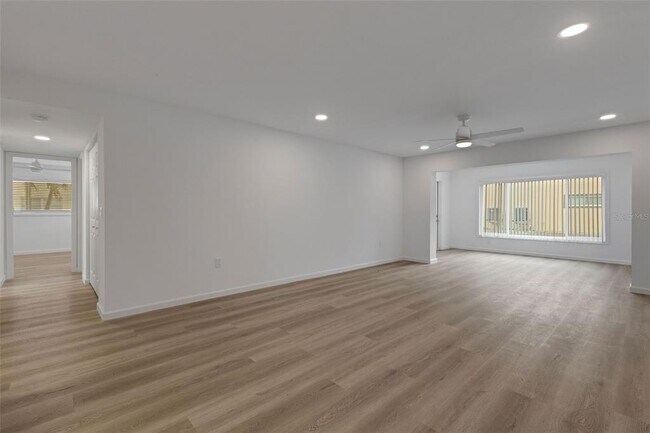 Building Photo - 2826 W Rainbow Cir