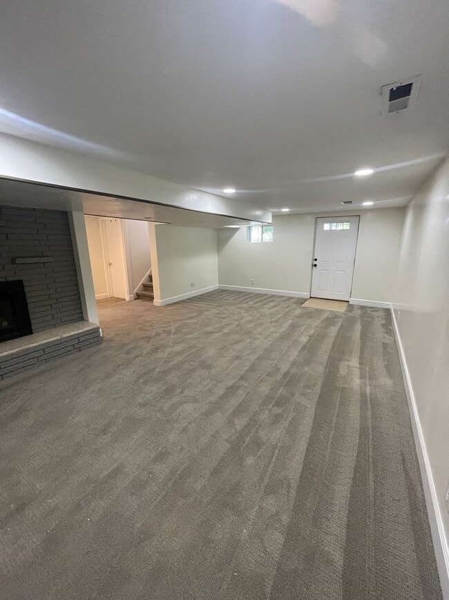 Building Photo - Beautiful 4-Bedroom House